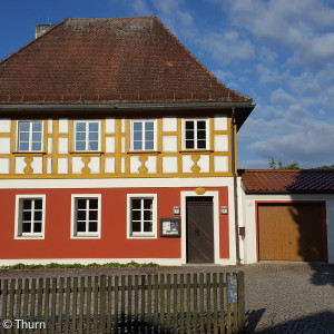 Gemeindehaus im Sommer